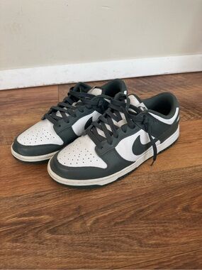 Nike Low-Top Sneakers in White and Dark Green